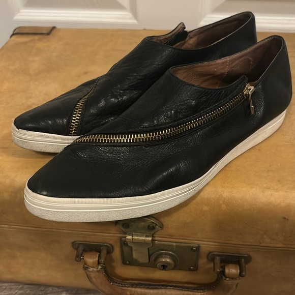 ALL BLACK ANTHROPOLOGIE LEATHER SIDE ZIP SHOE SIZE 9.5 - Picture 3 of 11
